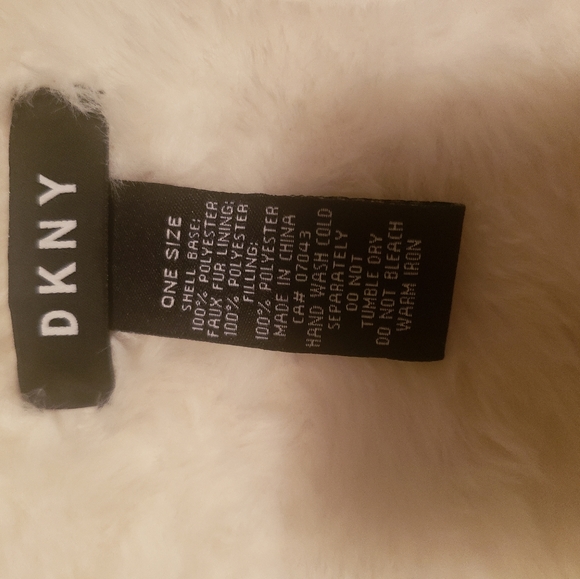 DKNY SCARF HAT - Picture 3 of 6